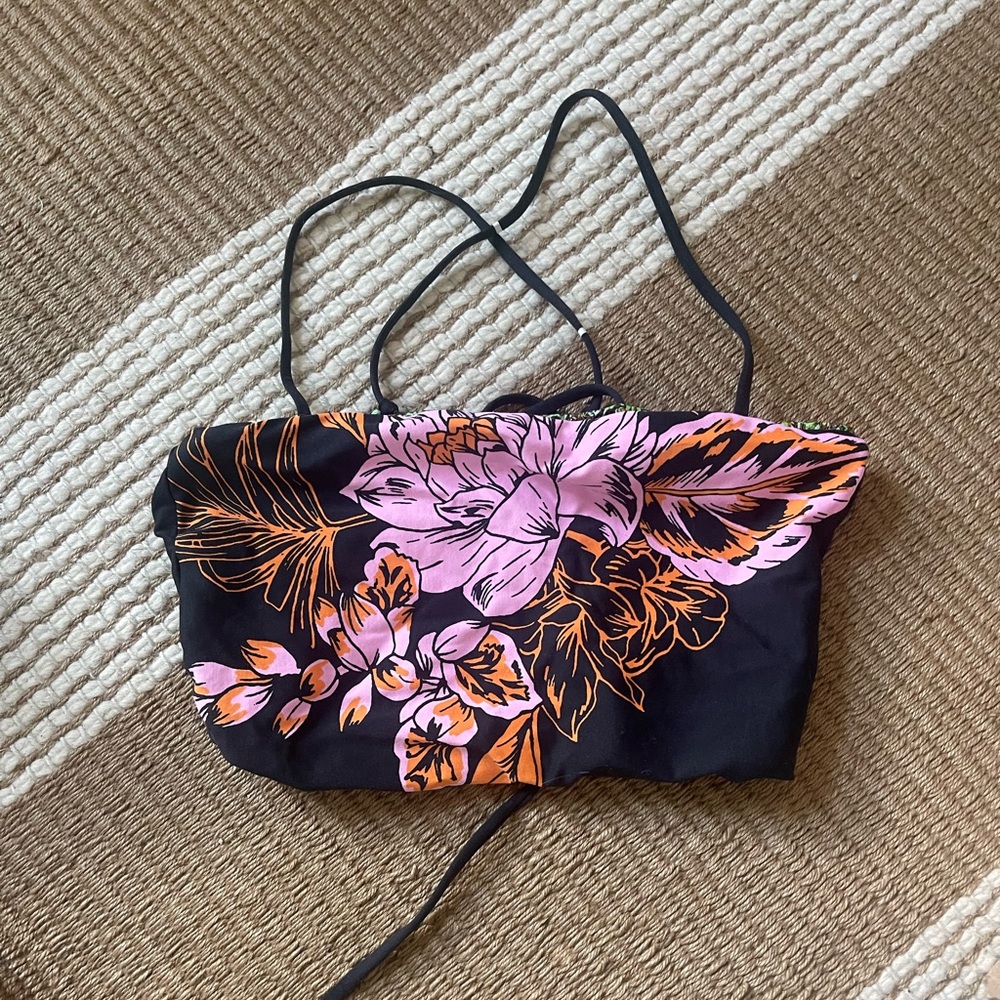 Maaji bikini top!